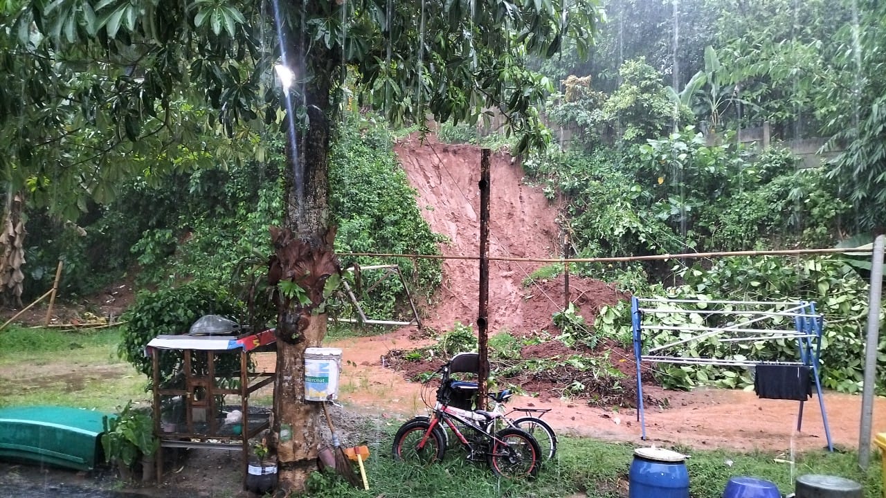 Guyuran Hujan Deras di Tangsel Picu Longsor di Sejumlah Titik, 1 Orang Terluka Foto ; Ist