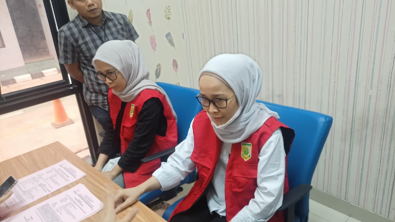 Kejari Tangsel Banding Vonis Si Kembar Rihana & Rihani Kejari Kota Tangsel berencana akan lakukan ajukan banding terkait putusan PN Tangerang terhadap terdakwa Rihana dan Rihani, dalam kasus penipuan Preorder Iphone.(Dra)