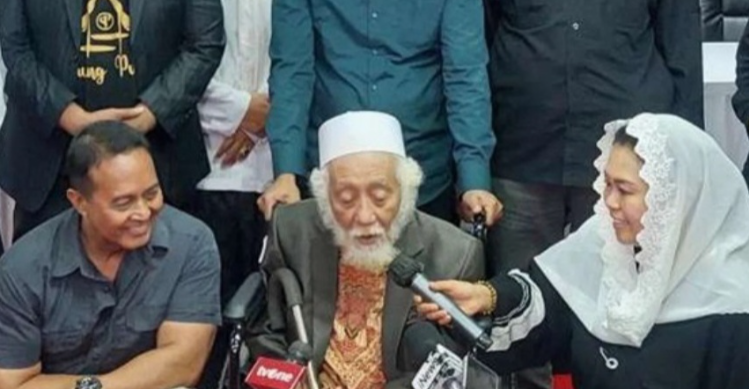 Kiai Abuya Muhtadi Didapuk Jadi Dewan Penasihat TPN Ganjar-Mahfud Foto : Ist