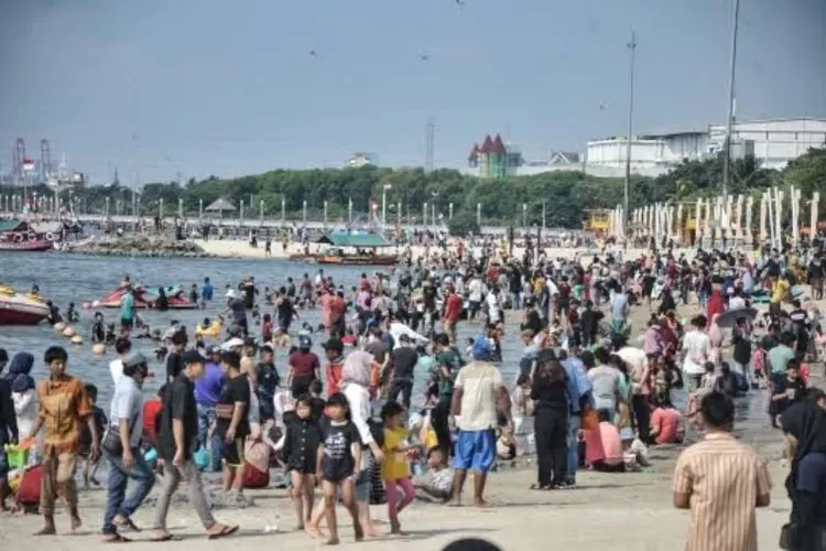 Libur Nasional Dan Cuti Bersama 2024, Total 27 Hari Suasana liburan di salah satu objek wisata. Foto : Ist