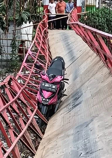Pelajar Bermotor Jadi Korban Jembatan Gantung Ambruk di Lebak Foto : Ist