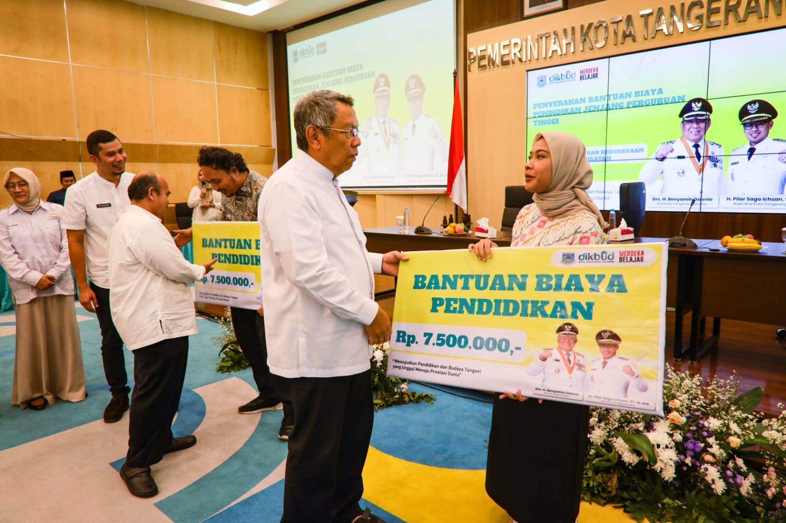 Pemkot Tangsel Gelontorkan Beasiswa Perguruan Tinggi Untuk Ratusan Mahasiswa Foto : Ist