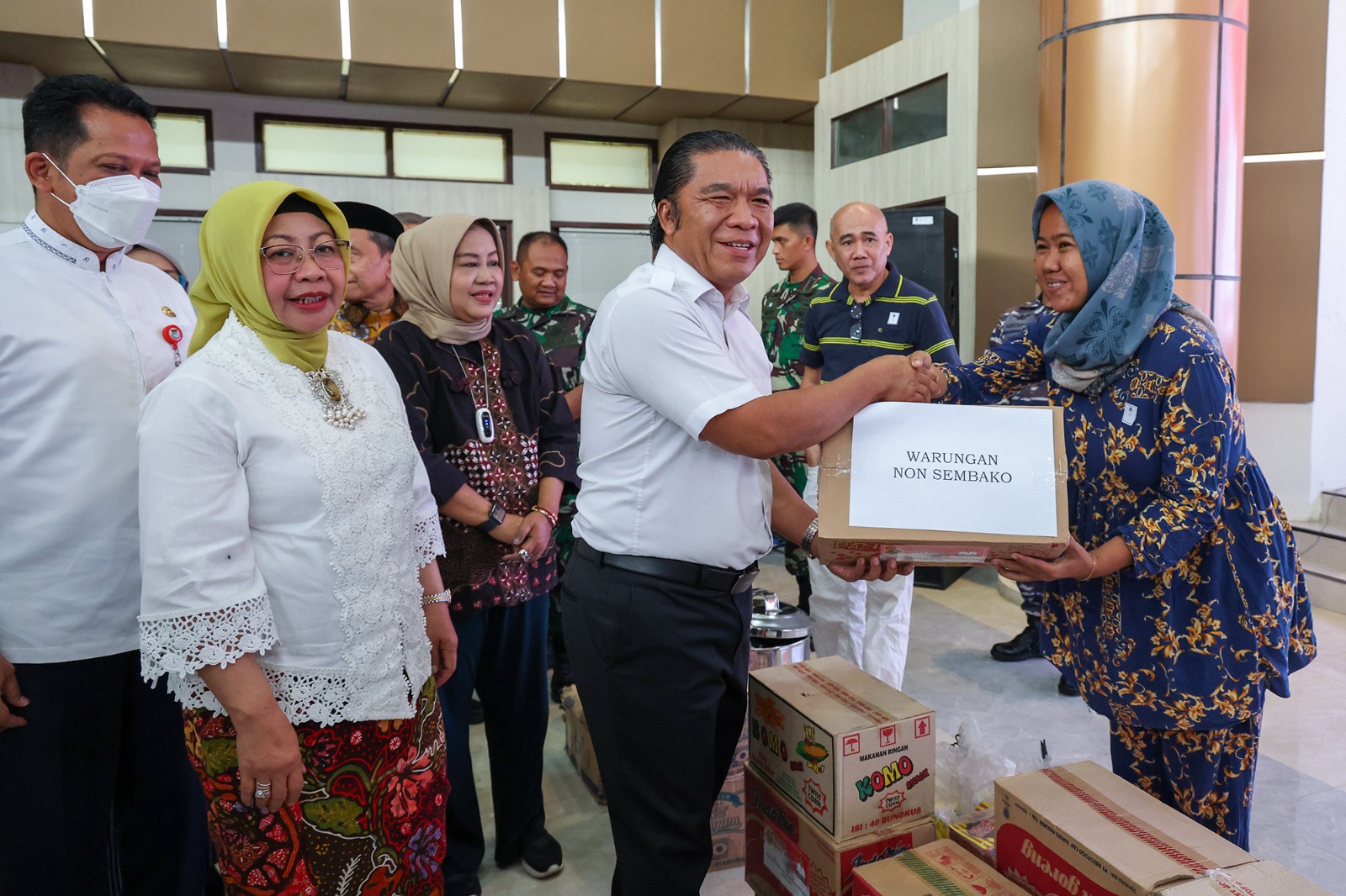 Pj Gubernur Banten Menutup Rangkaian Penyaluran Bansos 2023 Foto : Humas Pemprov