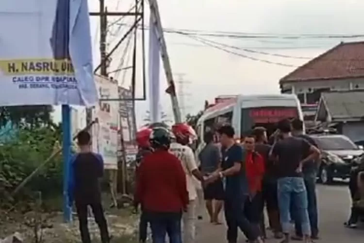 Pria di Serang Tewas Saat Memasang Baliho Caleg Foto : Ist