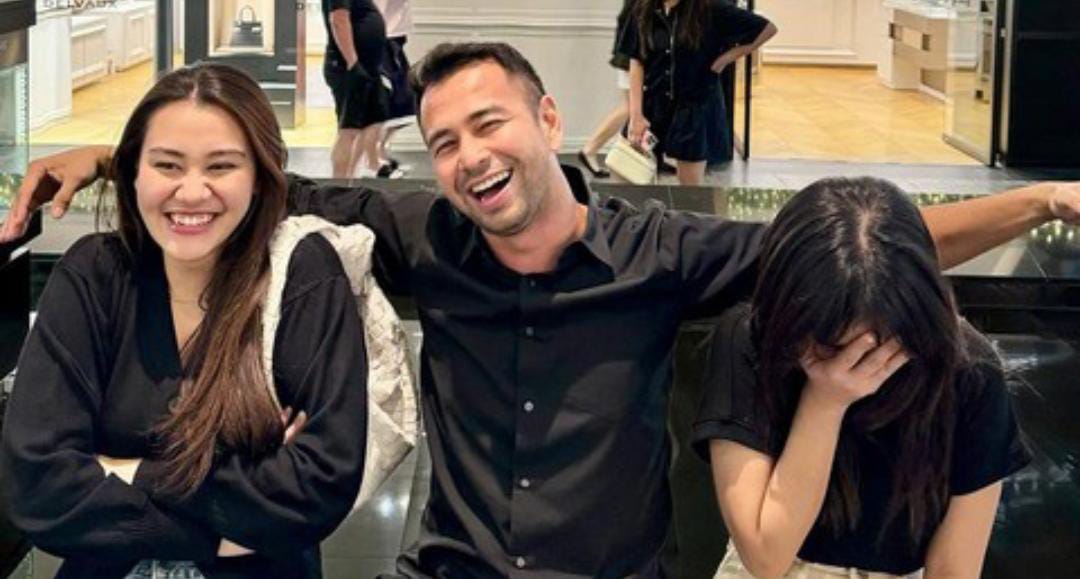 Raffi Ahmad Rangkul Fuji dan Aaliyah Massaid, Apa Maksudnya? Foto : Ist