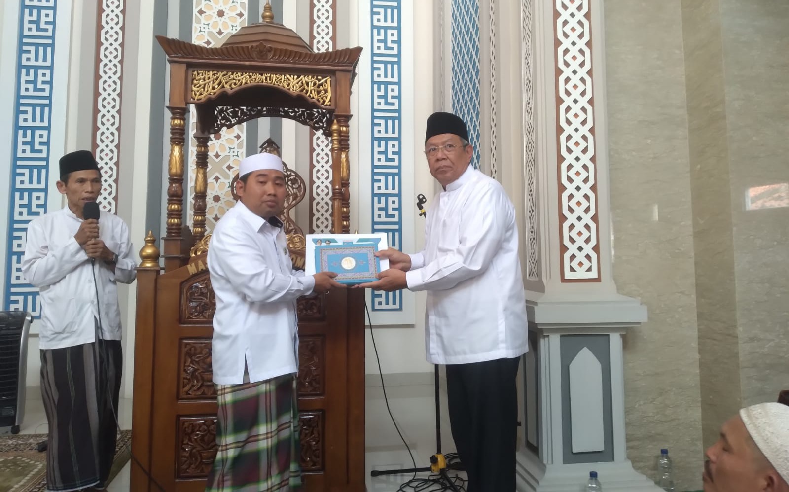Salurkan Bantuan Dana Hibah, Benyamin Berharap Masjid Nurul Qomar Ciputat Dapat Gaungkan Toleransi Foto : AY