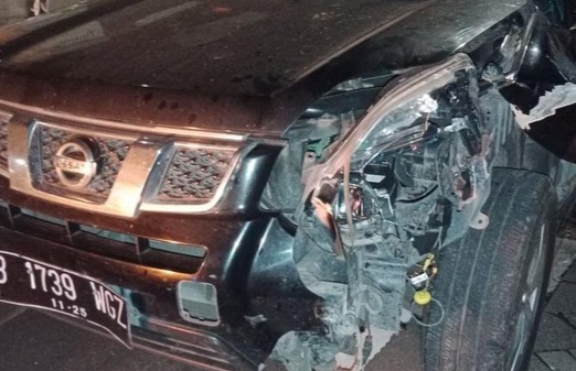 Tabrakan Mobil dan Motor hingga Ringsek di Kebayoran Baru Foto : Ist