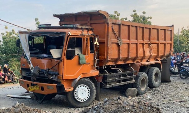 Truk Tambang di Parung Panjang Terbalik, Timpa Ibu-Anak hingga Tewas Foto : Ist