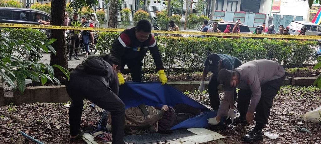 Tunawisma Ditemukan Tewas Di Tanah Kosong Kawasan Bintaro Foto : Ist