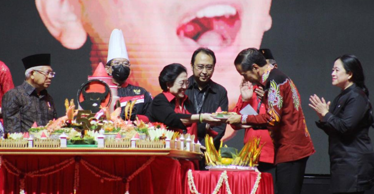 Ada Kemungkinan Jokowi Tidak Akan Menghadiri HUT PDIP Ke 51 Presiden Jokowi saat menghadiri acara HUT PDIP ke 50. Foto : Ist