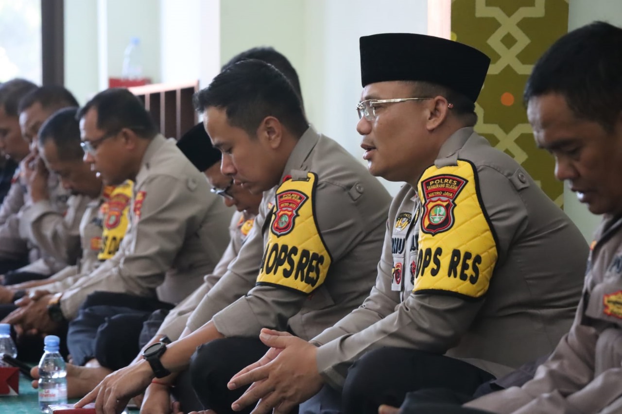 Polres Tangsel gelar kegiatan pembinaan rohani dan mental kepada para anggota Polres Tangsel, Kamis (25/1).(dra)