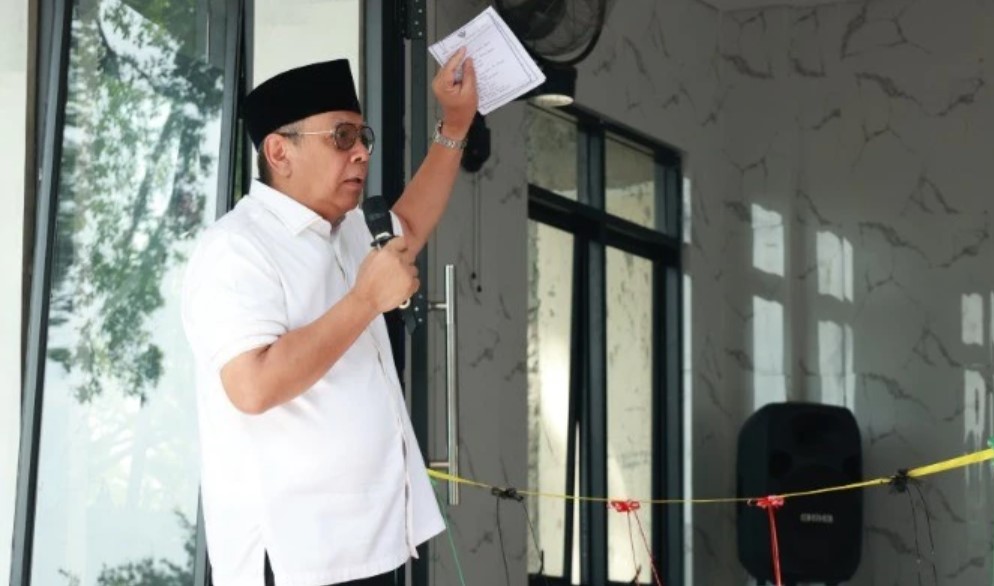 Benyamin Puji Sikap Gotong Royong Warga Walikota Tangsel Benyamin Davnie saat memberikan sambutan ketika menghadiri kegiatan peresmian Mushala Al-Ikhlas di Sawah Baru, Ciputat, Senini (15/1).(dra)