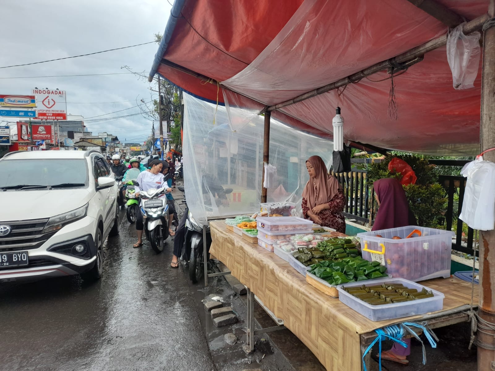 Cerita Penjual Kue Kering Pasar Ciputat, Mengandalkan Olahan Kue Rumahan Foto : Mg.Anwar
