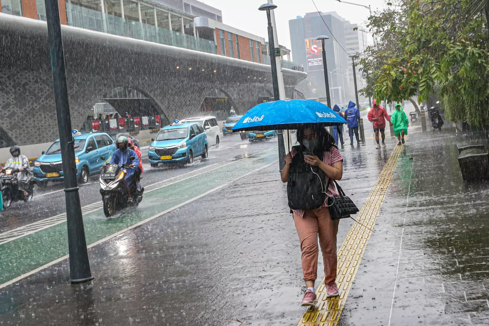 Cuaca Jakarta Jumat 5 Januari, Diselimuti Mendung Dan Hujan Foto : Ist