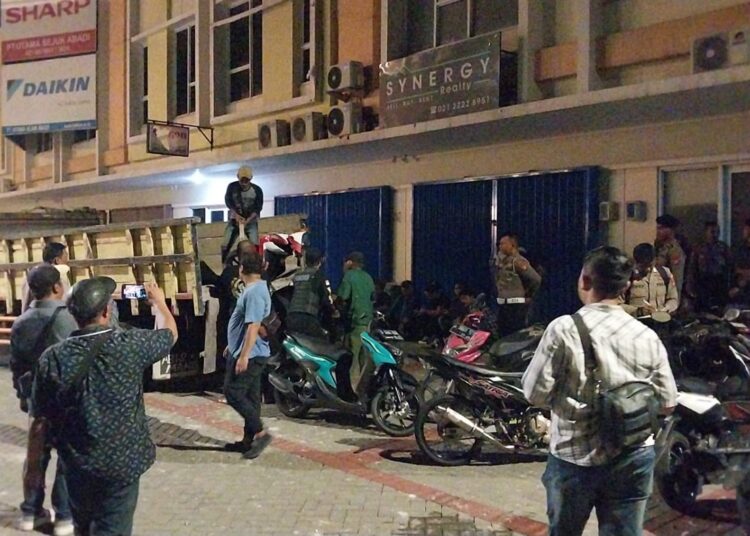 Debt Collector dan Warga Terlibat Bentrok di Gading Serpong Foto : Ist