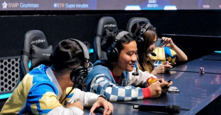 Gibran Dan Raffi Ahmad, Main Mobile Legends Gamers Meyden Di ICE BSD Foto : Ist