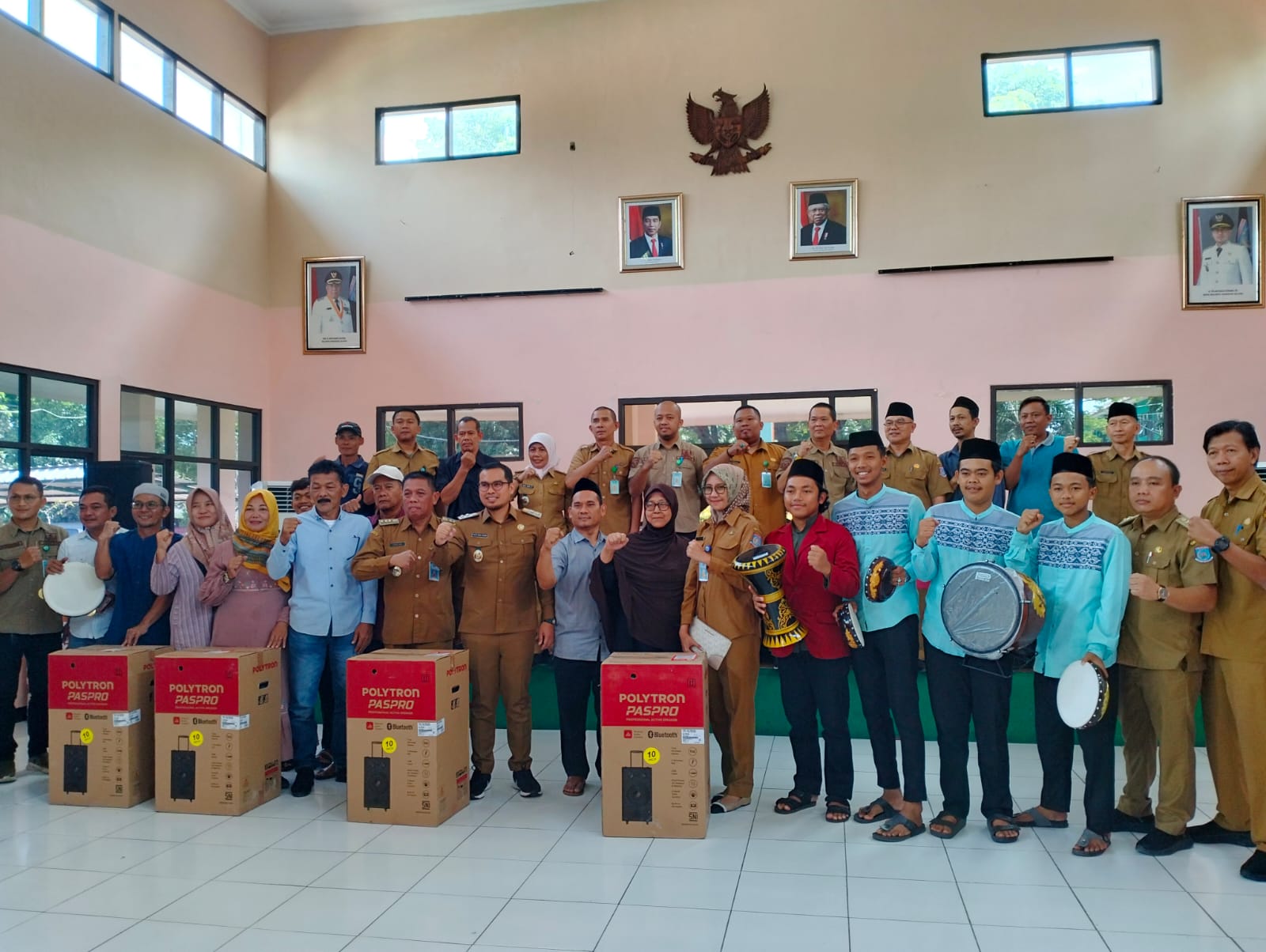 Hidupkan Seni Budaya Keagamaan, Pilar Serahkan Bantuan Hadroh dan Sound System di Serpong Utara Foto : Ist