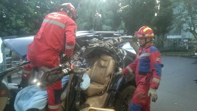 Kecelakaan Fortuner Tabrak Truk di Jagorawi, Dua Penumpang Tewas Foto : Ist