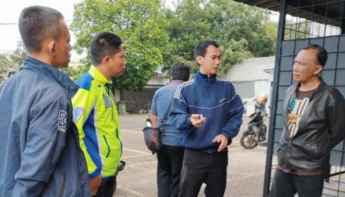 Komplotan Perampok Berkapak Serbu Restoran Cepat Saji di Bogor, Sekuriti Diikat Foto ,: Ist