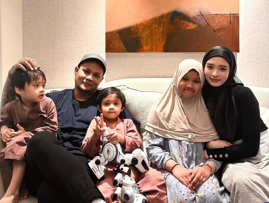 Memulai Tahun, Inara Unggah Foto Bersama dengan Virgoun Foto : Ist
