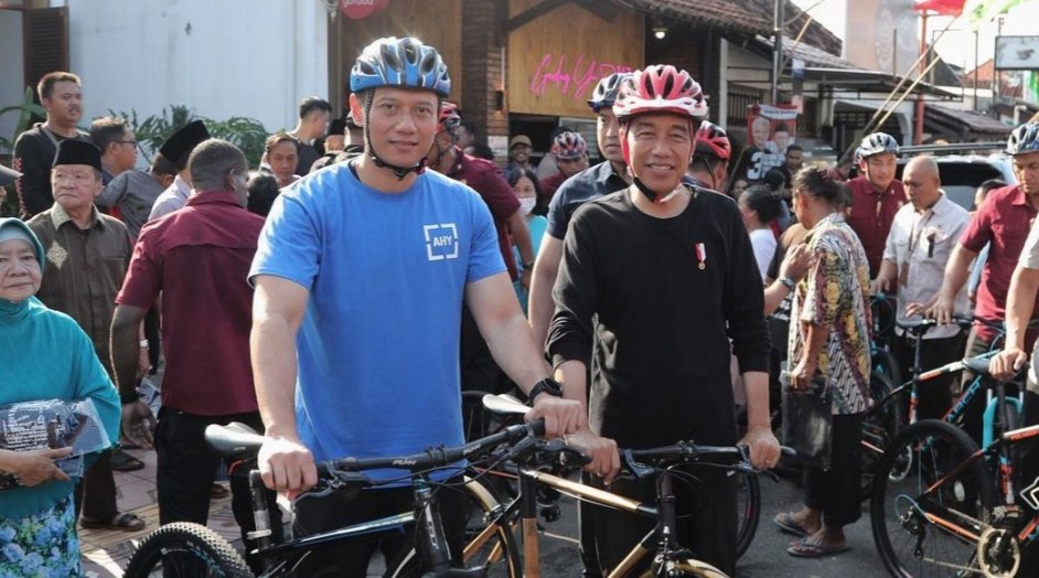 Mendekati Pencoblosan, Jokowi Rajin Blusukan Tapi Bukan Kampanye Presiden Jokowi dan Ketum Partai Demokrat AHY gowes bareng di Yogyakarta. Foto : Setpres