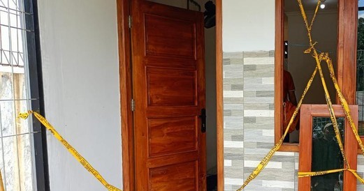 Misteri Penemuan Pria Bersarung Tewas dalam Rumah di Bogor, Polisi Usut Kasus Foto : Ist