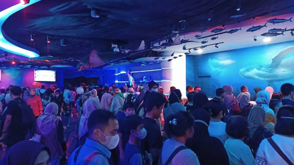 Oceanarium BXSea Bintaro yang baru saja diresmikan, kini menawarkan promo baru yaitu One Stop Entertainment. Ini menjadi wahana hiburan baru bagi warga Kota Tangerang Selatan (Tangsel).(dra)