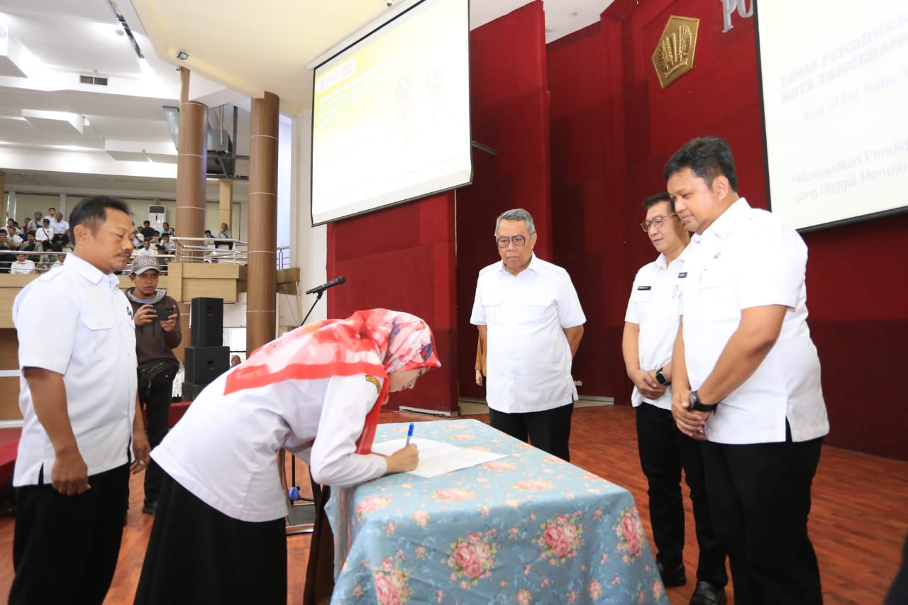 Pemkot Tangsel Perpanjang Kontrak Kerja Sebanyak 1.890 Guru dan Pegawai Tidak Tetap Foto : Ist