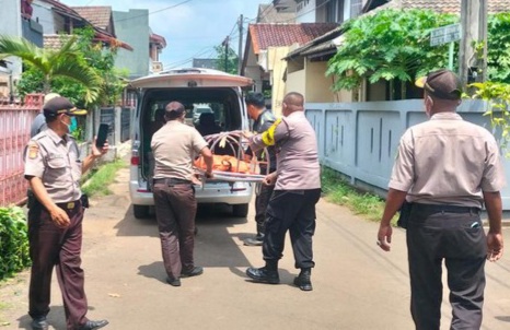 Penemuan Mayat Dokter Sudah Membusuk di Ciputat Timur Gegerkan Warga Foto : Iat