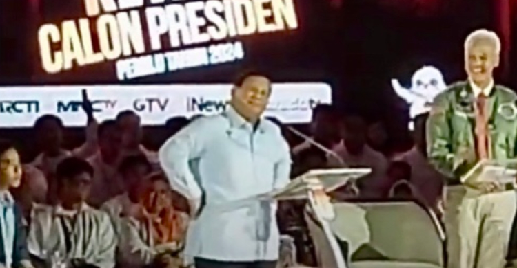 Prabowo Berkacak Pinggang, Interupsi Anies Salah Data Dan Terlalu Teoritis Foto : Ist