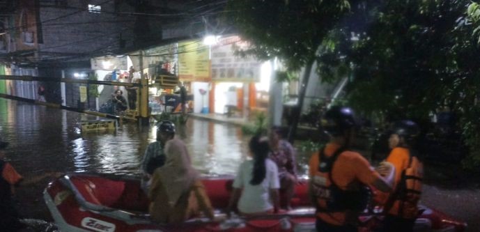 Ratusan KK Mengungsi dari 12 Lokasi Terdampak Banjir dan Longsor di Tangsel Foto : Ist