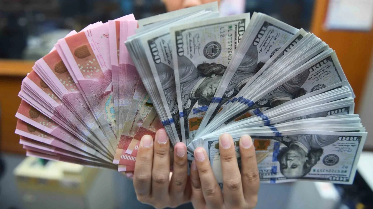 Rupiah Dibuka Melemah Tipis Ke Level Rp 15.715 Foto : Ist