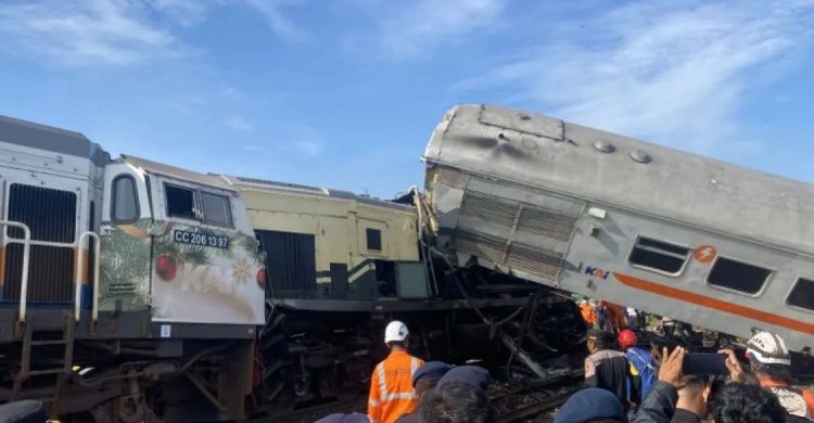 Tabrakan KA Turangga Vs KA Commuterline Bandung Raya Foto : Ist