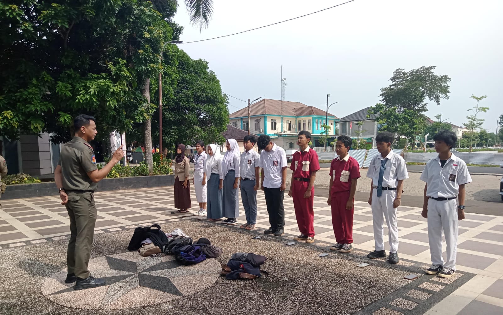Tak Masuk Sekolah, Belasan Pelajar di Pondok Aren Kepergok Bolos Nongkrong di Kafe Foto : Ist