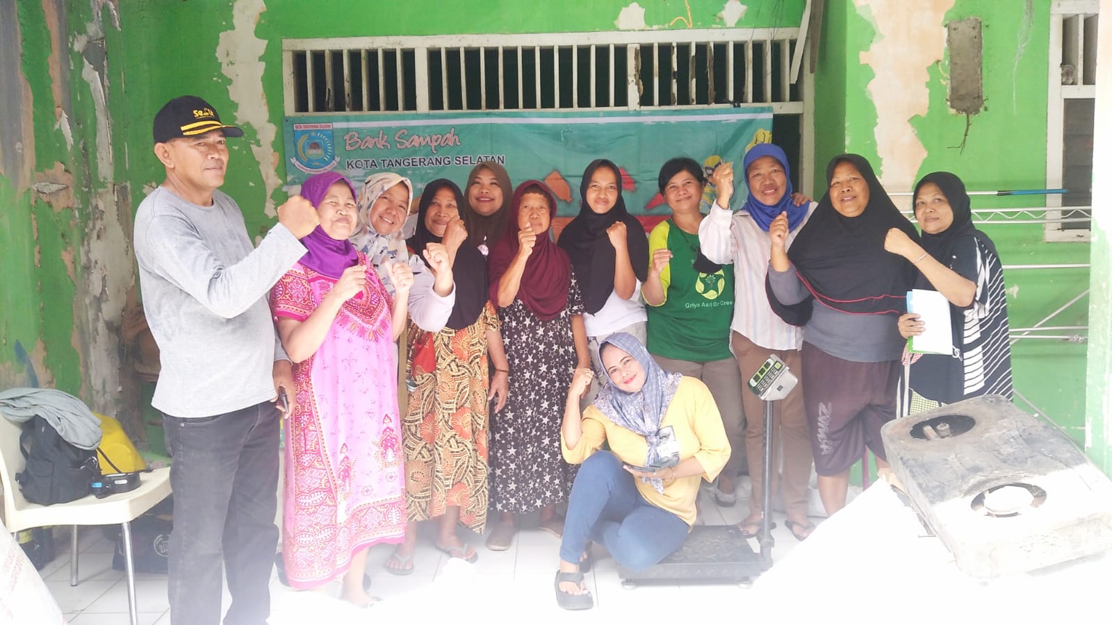 Tambah Nilai Ekonomi dan Kurangi Sampah Rumah Tangga, Warga Lengkong Karya Dirikan Bank Sampah Foto : Ist