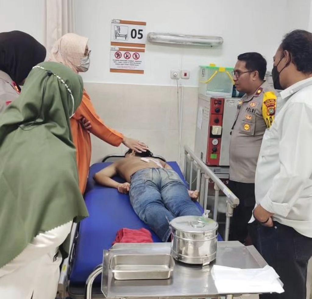 Polisi tengah melakukan penyelidikan. Terhadap kasus tawuran di Ciputat Timur. Korban alami luka bacok di bagian punggung.(dra)