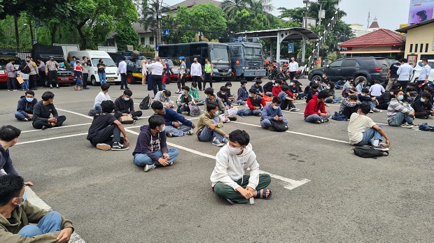 Terlibat Tawuran Dan Ketahuan Merokok, 492 Siswa Dicoret Sebagai Penerima Bansos KJP Plus Foto : Ist