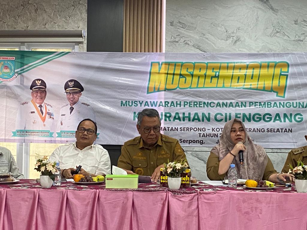 Wow! Kelurahan Bakal Diguyur Rp 800 Juta Walikota Tangsel saat menghadiri kegiatan Musrenbang Kelurahan Cilenggang, Kecamatan Serpong, Senin (15/1). Dalam kesempatan itu Benyamin ungkap penambahan dana kelurahan tahun ini.(dra)