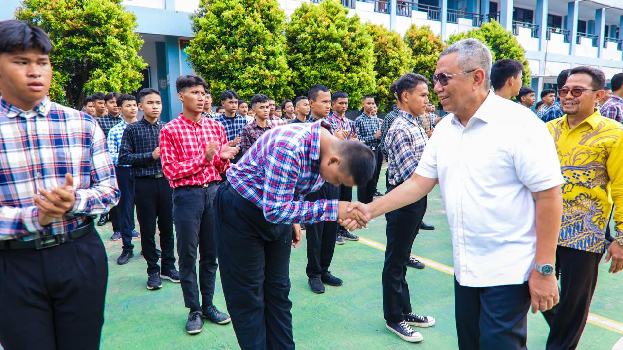 459 Siswa Dari 43 Sekolah Digembleng Di Diklat Paskibra PPI Kota Tangsel menggelar diklat di SMAN12 Kota Tangsel, dihadiri langsung Walikota Tabgsel Benyamin Davnie.(dra)