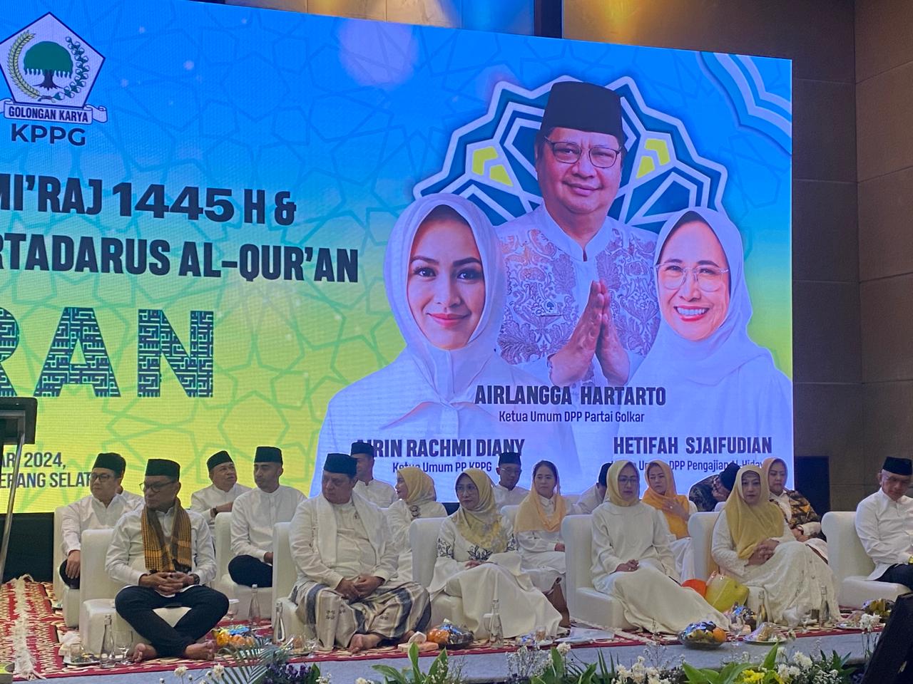 -Dalam rangka untuk menyambut Pemiolu dengan damai dan sejuk, Golkar gelar tadarus Alquran di Tangsel, Senin (5/2).(dra)