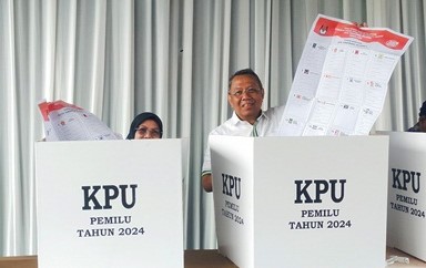 Benyamin Davnie Mencoblos di TPS 19 Lengkong Karya, Sebut Ada TPS yang Tergenang Foto : Ist
