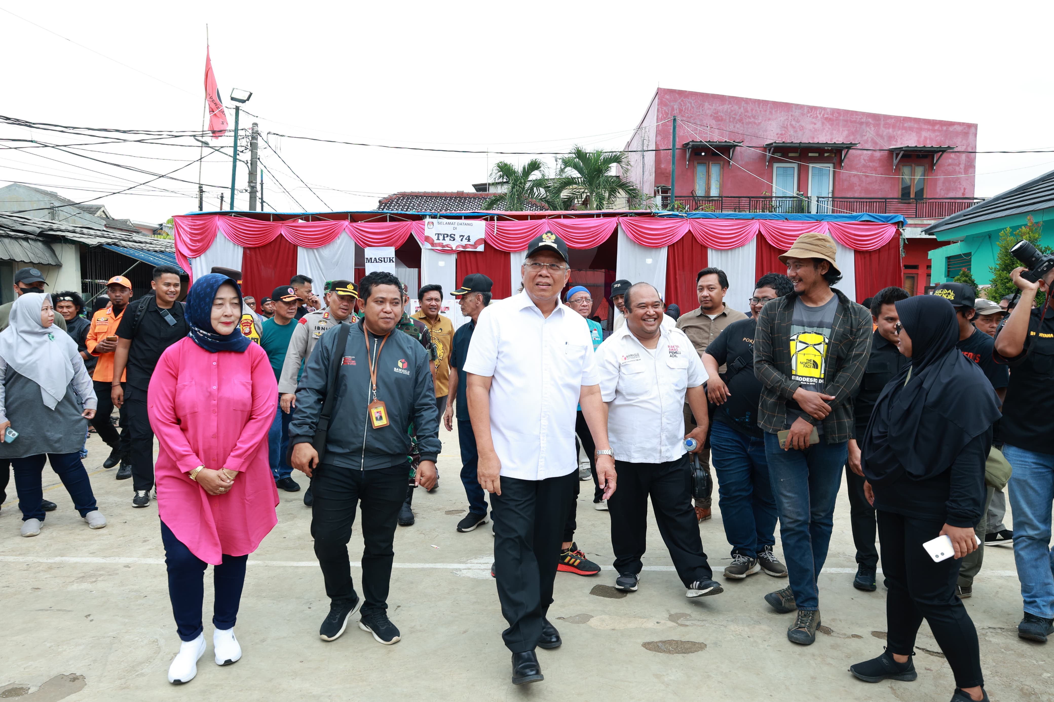 Benyamin Davnie Meninjau Pemungutan Suara Susulan di Pondok Aren Foto : Ist