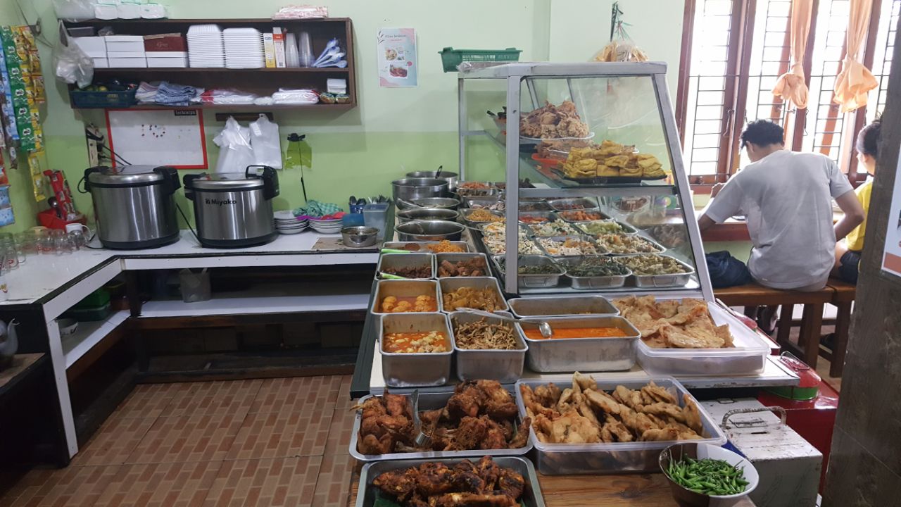 Dina Raos, Rekomendasi Rumah Makan Murah untuk Mahasiswa di Gading Serpong Foto : Mg.Nabil