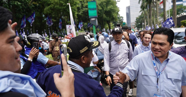 Erick Jalan Kaki Menuju GBK, Tembus Lautan Manusia Foto : Ist