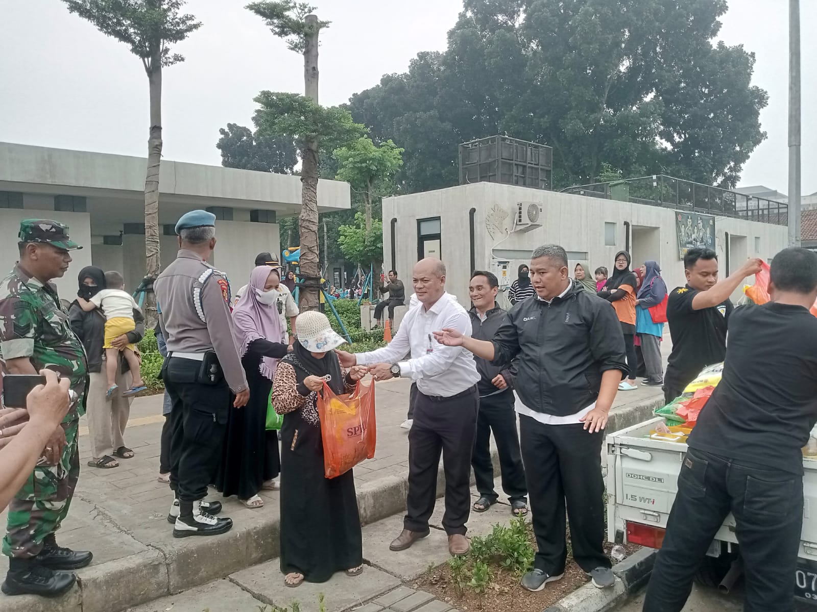 Gelar Bazar Murah, DKPPP Tangsel Klaim Bisa Tekan Harga Bahan Pokok Foto : Mg.Rizki