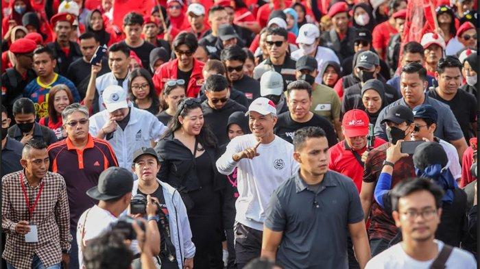 Ganjar dan Puan Maharani berada di Pluit. Foto : Ist