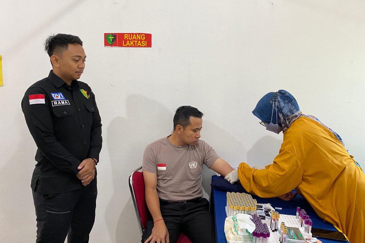 Polres Tangsel melakukan cek Kesehatan terhadap Seluruh personelnya, guna memastikan para personel Tetap sehat dan fit saat menjalankan tugasnya.(dra)