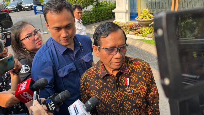 Ketemu Jokowi di Istana, Mahfud: Penuh Kekeluargaan Dan Penuh Senyum Foto : Ist