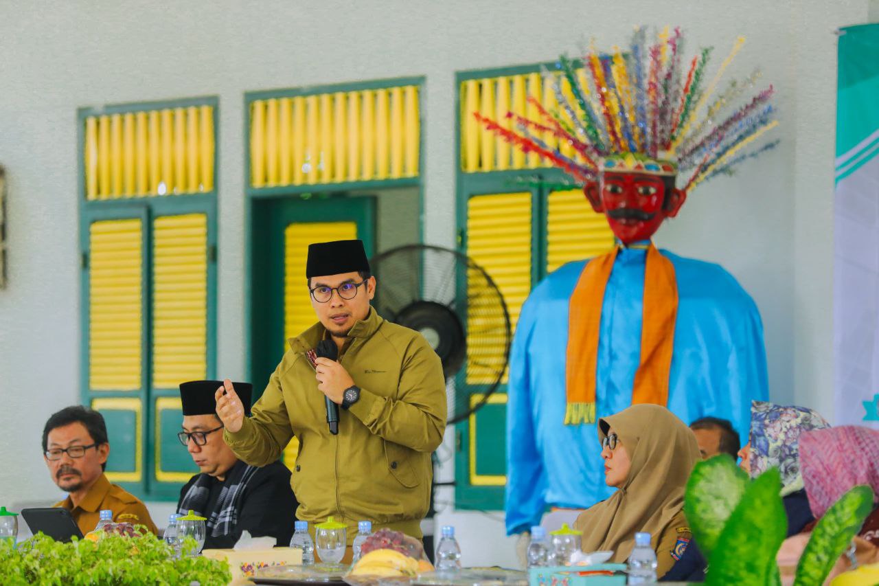 Pemkot Tangsel Tingkatkan Infrastruktur Pendidikan, Tambah 87 Ruang Kelas di 9 Lokasi Wakil Wali Kota Tangsel Pilar Saga Ichsan saat memberikan pemaparan akan ada penambahan ruang kelas, di tahun ini. (Dok.Humas Kota Tangsel)