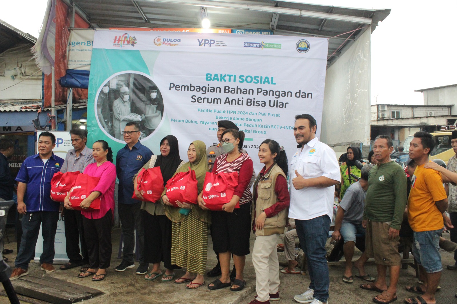 Peringati HPN 2024, PWI Pusat Gelar Baksos di Muara Angke Foto : Ist